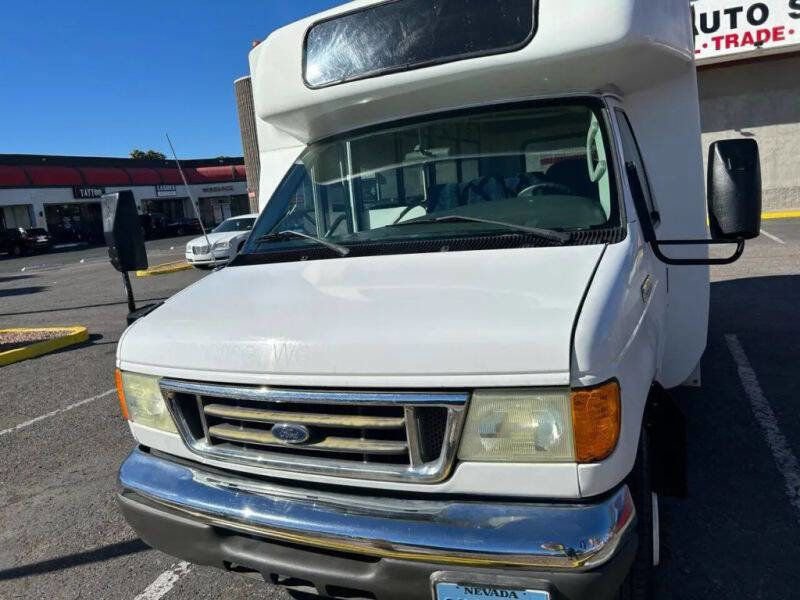 Used 2006 Ford E-350 and Econoline 350 Super Duty RWD image 19