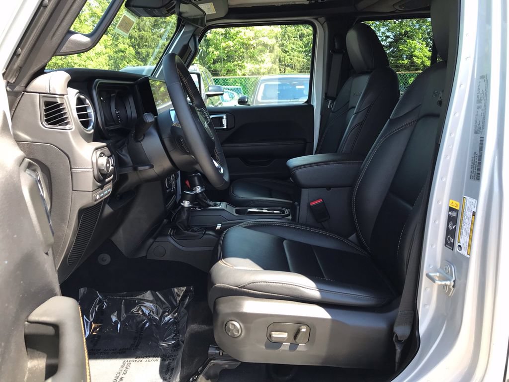 Used 2024 Jeep Wrangler Unlimited Sahara AWD/4WD image 12