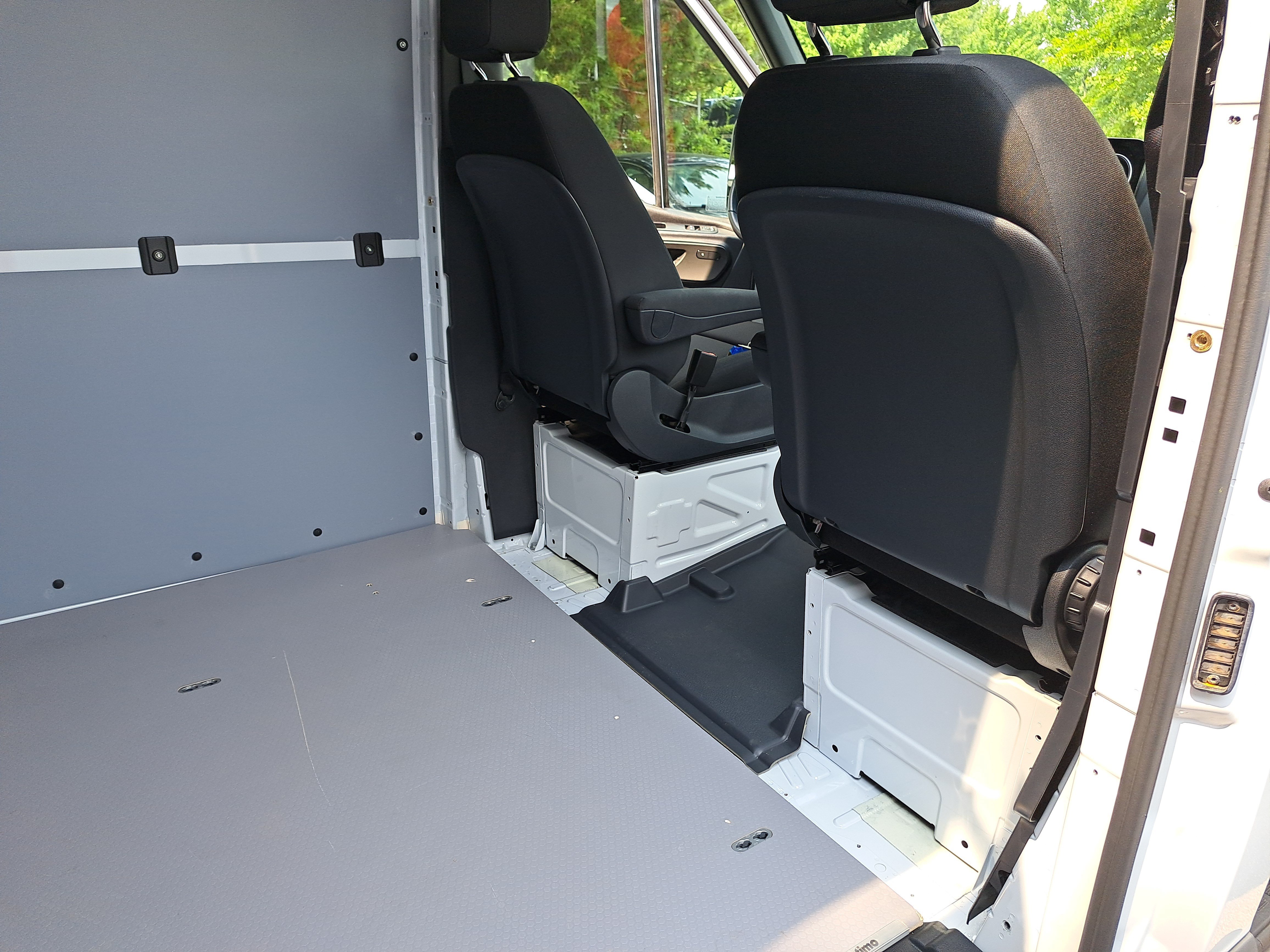 Used 2024 Mercedes-Benz eSprinter 170 Cargo image 12