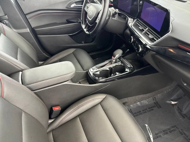 Used 2024 Chevrolet Trax RS w/ Sunroof Package FWD image 21