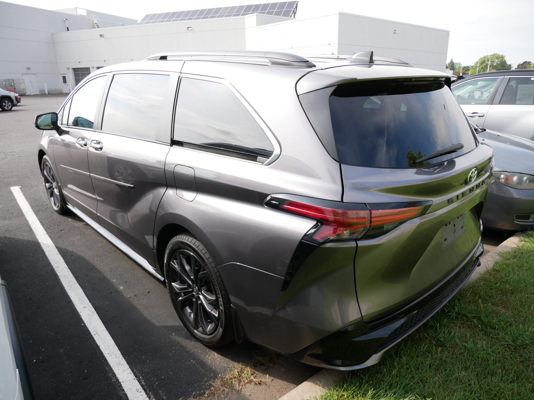 Certified 2022 Toyota Sienna XSE FWD image 8