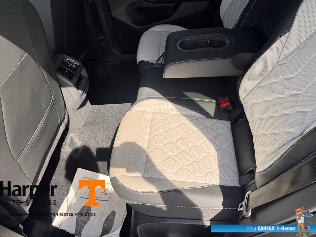 Used 2025 Volkswagen Tiguan SEL R-Line image 10