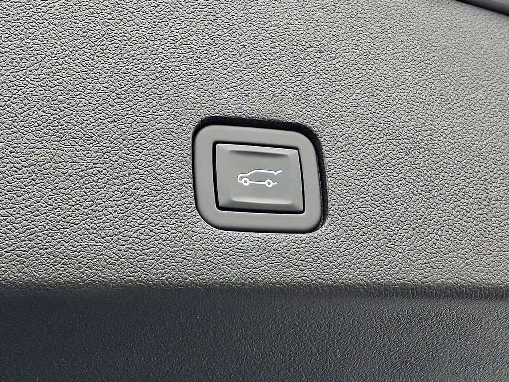 Certified 2025 Cadillac XT6 Luxury image 34