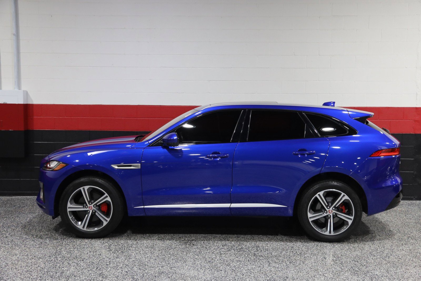 Used 2019 Jaguar F-PACE S image 24