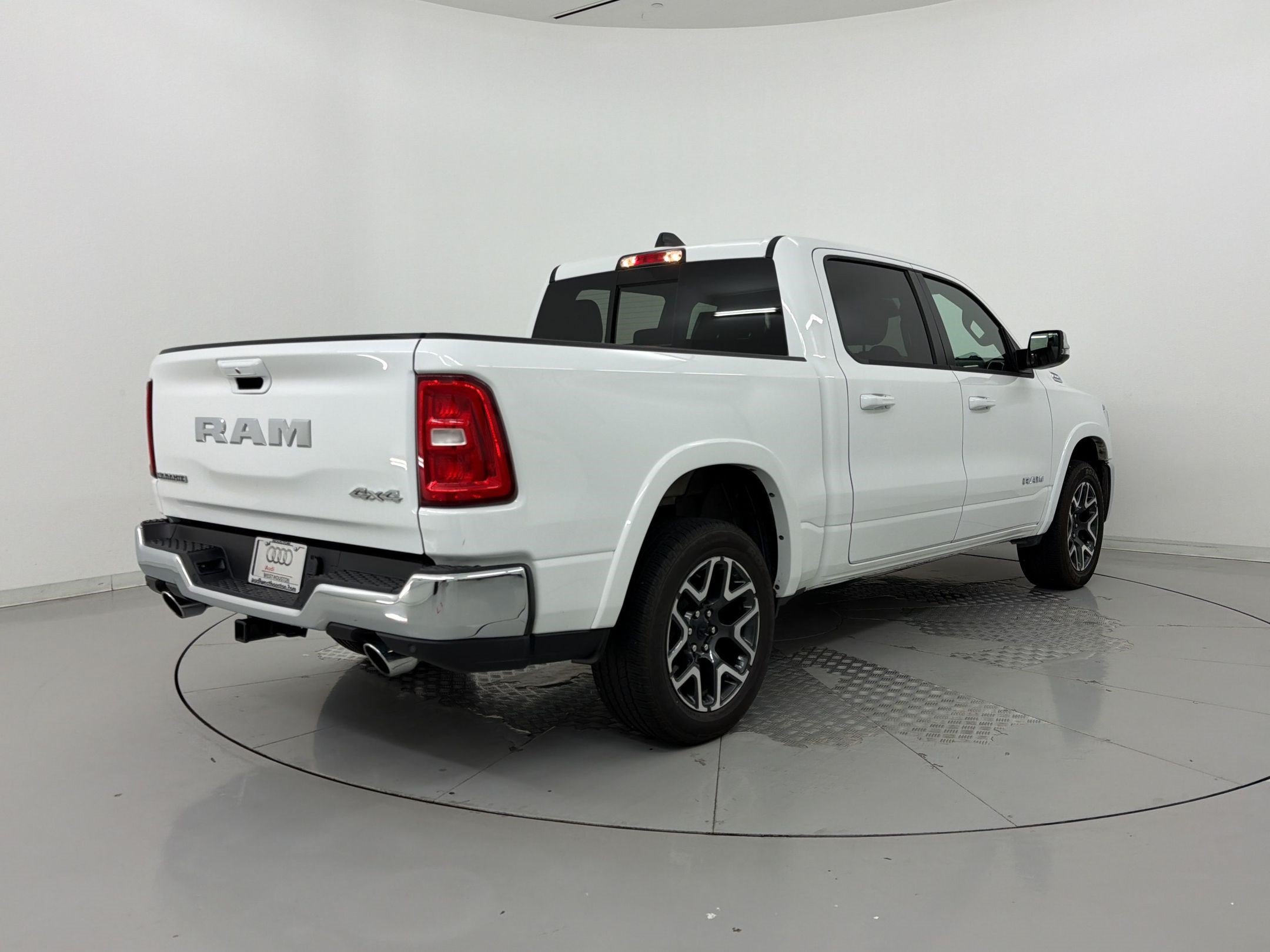 Used 2026 RAM 1500 Laramie AWD/4WD image 9