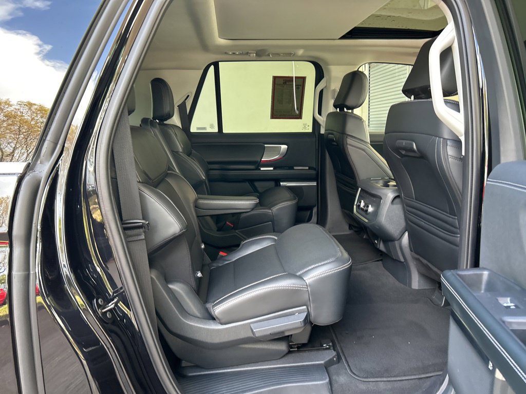 Used 2025 Ford Expedition Max Platinum AWD/4WD image 28