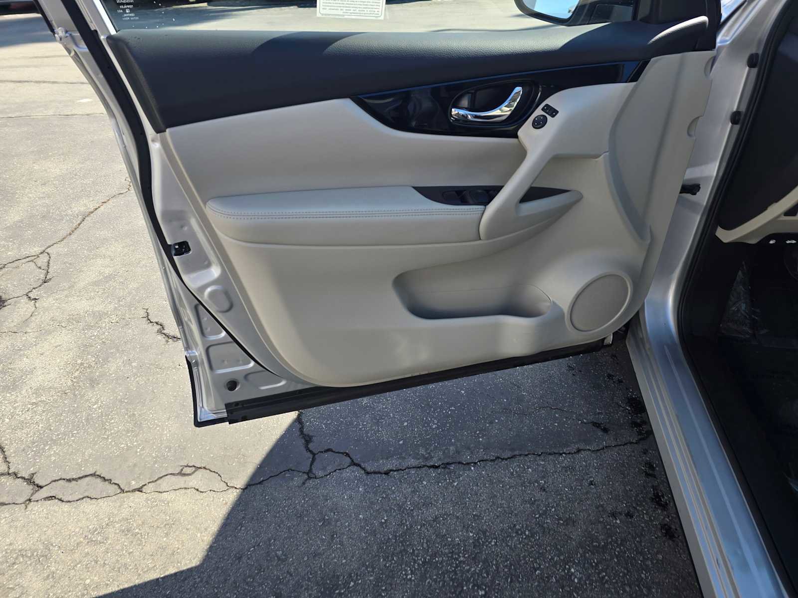 Used 2018 Nissan Rogue Sport SV image 21