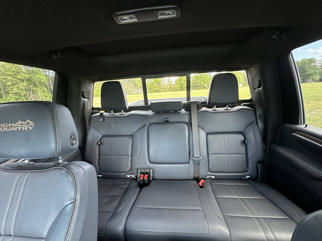 Used 2024 Chevrolet Silverado 2500 High Country w/ High Country Premium Package AWD/4WD image 15
