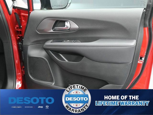 New 2026 Chrysler Pacifica Select image 11