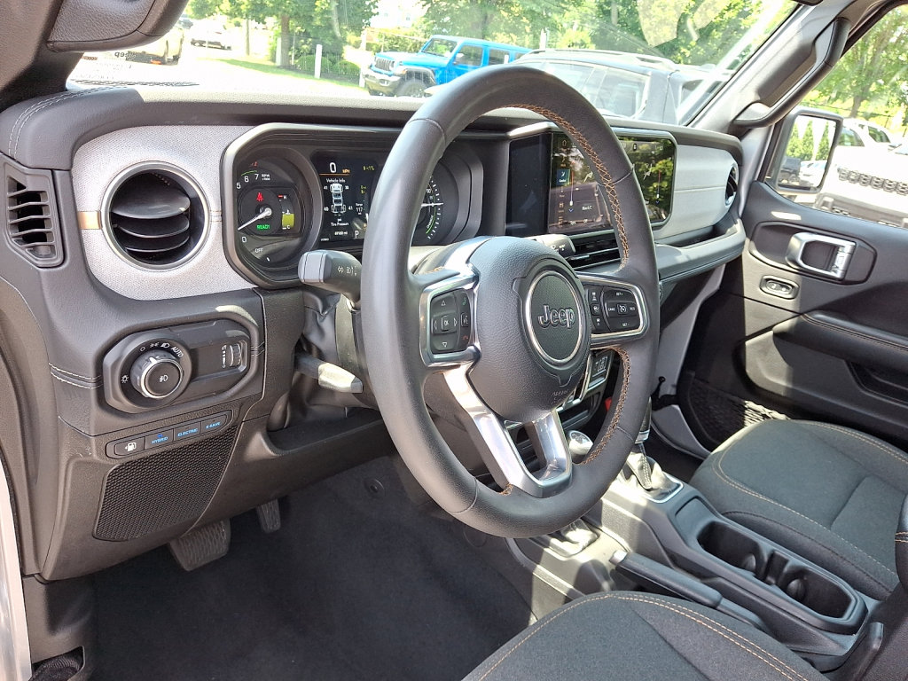 Used 2024 Jeep Wrangler Unlimited Sahara AWD/4WD image 24