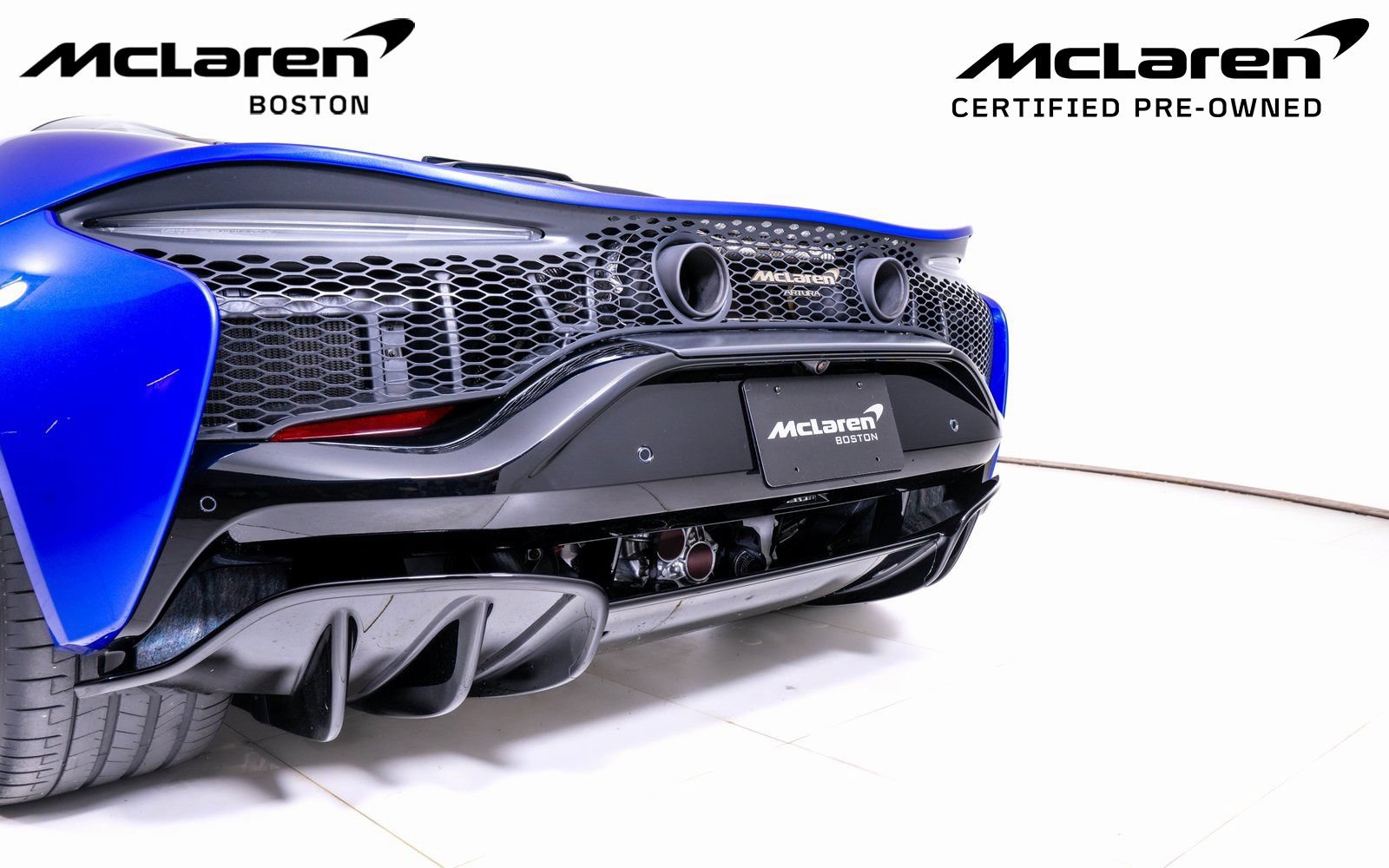 Used 2025 McLaren Artura Spider RWD image 13