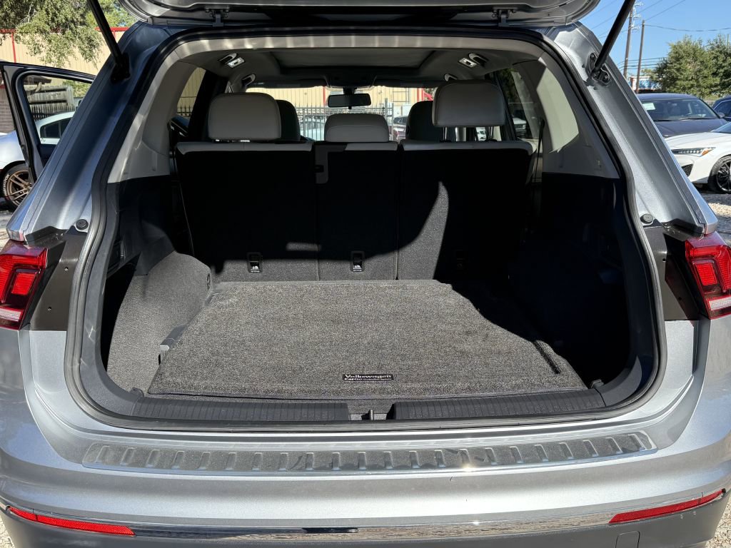 Used 2021 Volkswagen Tiguan SE w/ Panoramic Sunroof Package AWD/4WD image 12