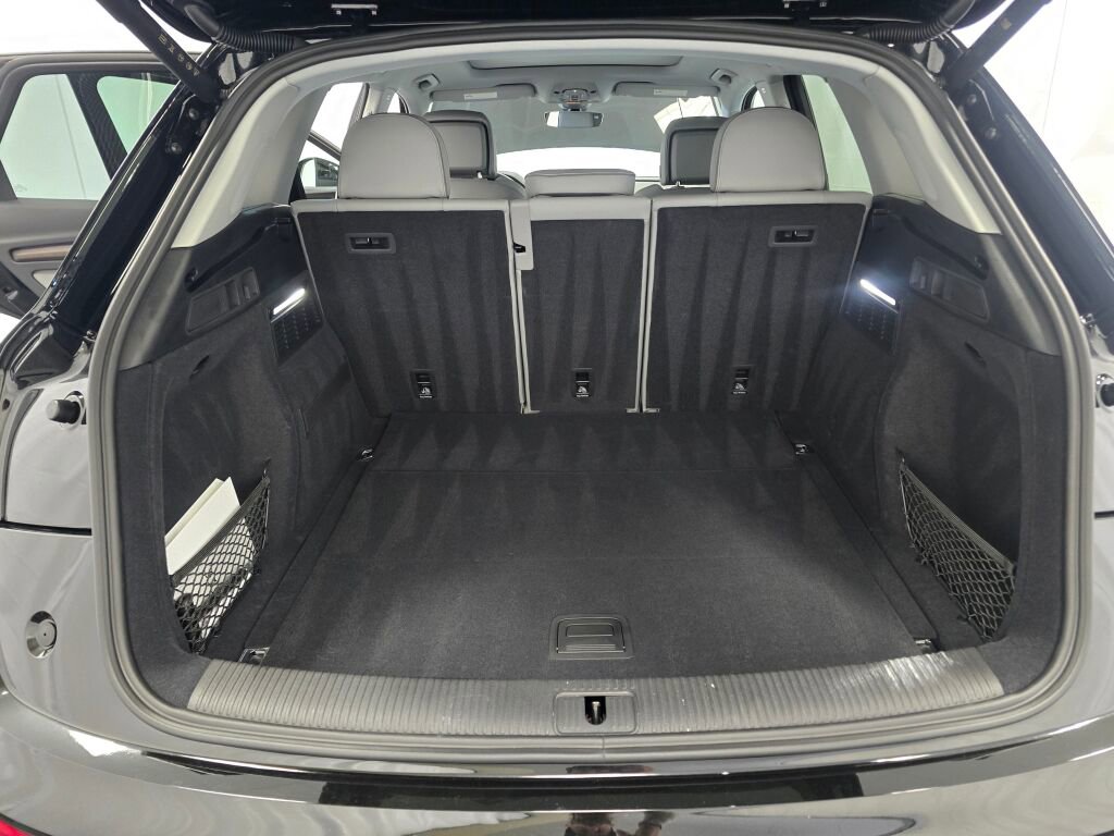Certified 2025 Audi Q5 2.0T Premium Plus w/ Premium Plus Package image 11