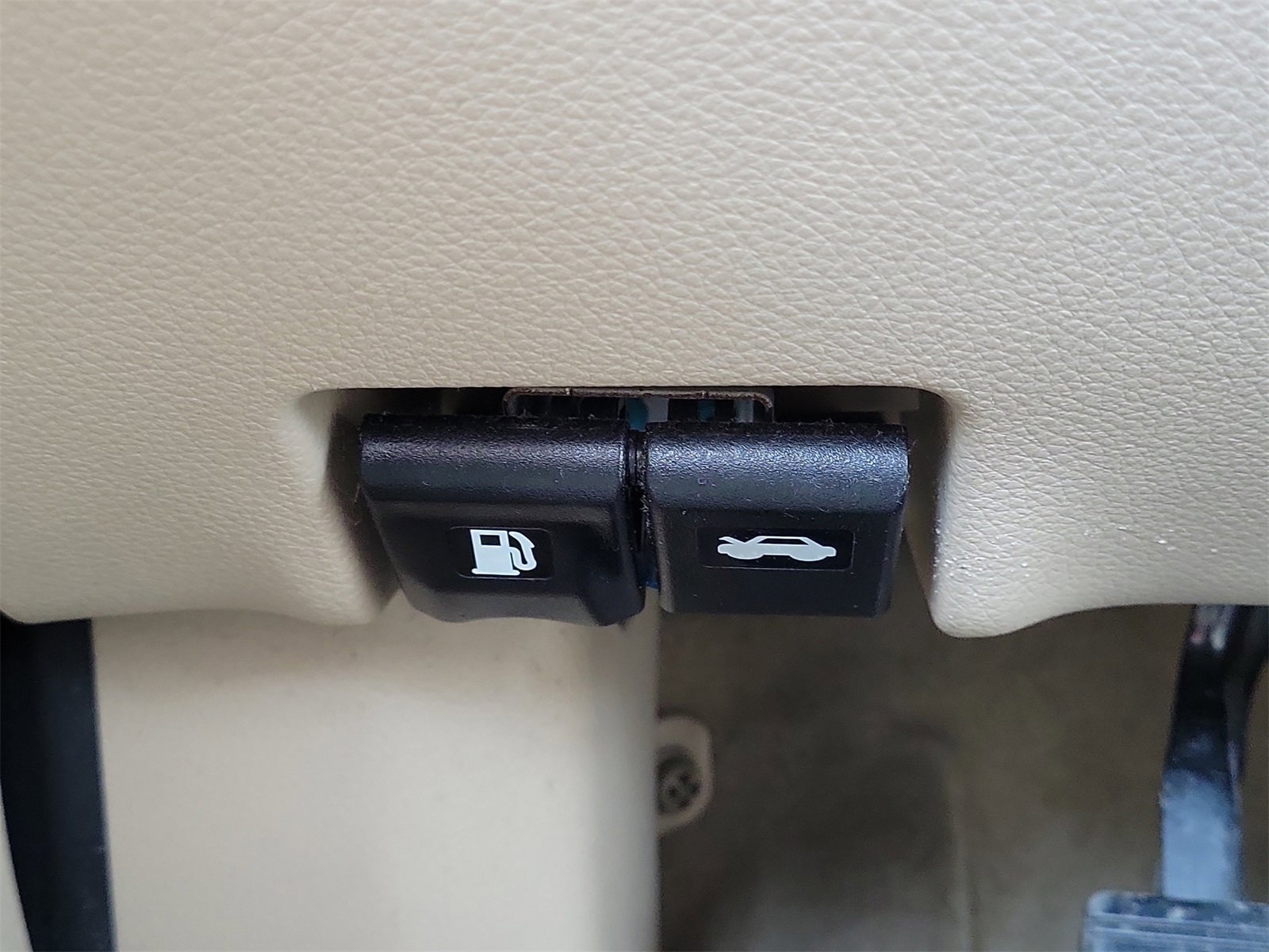 Used 2015 Nissan Rogue SV image 19