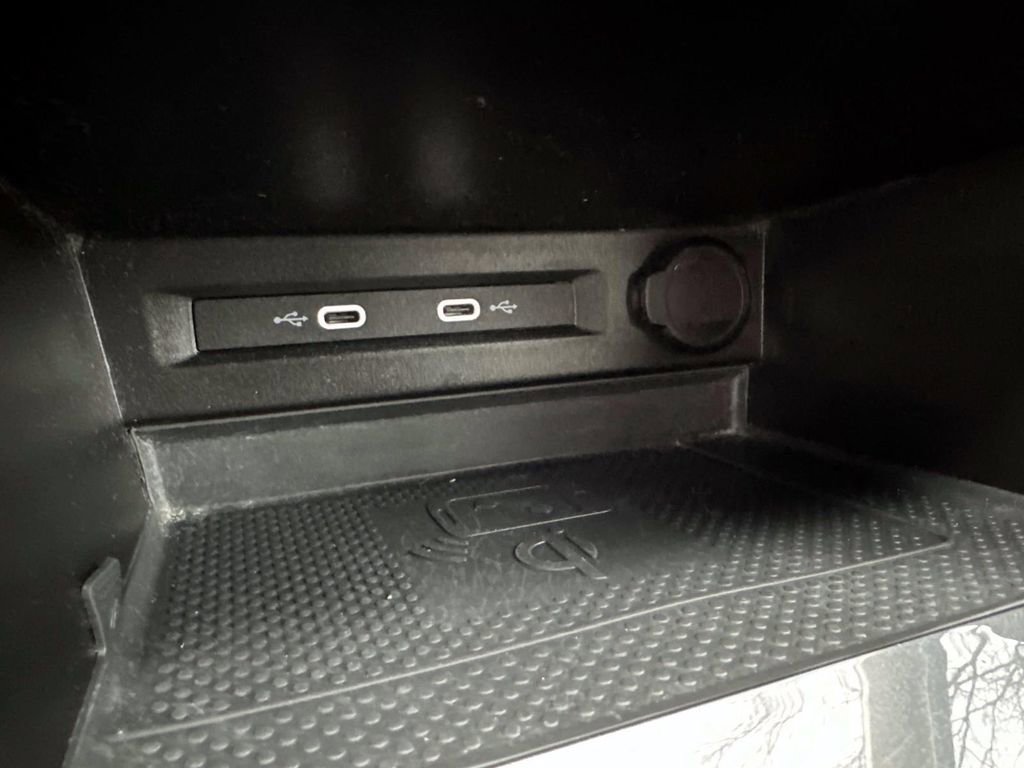 Used 2022 Volkswagen Tiguan SE image 22