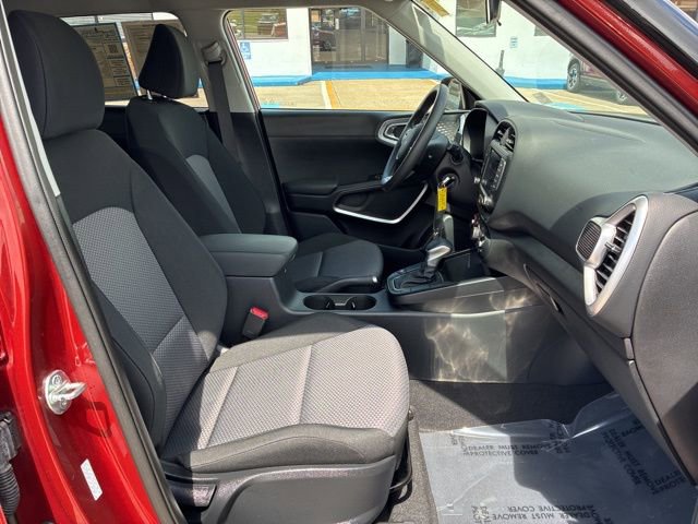 Used 2025 Kia Soul LX FWD image 23
