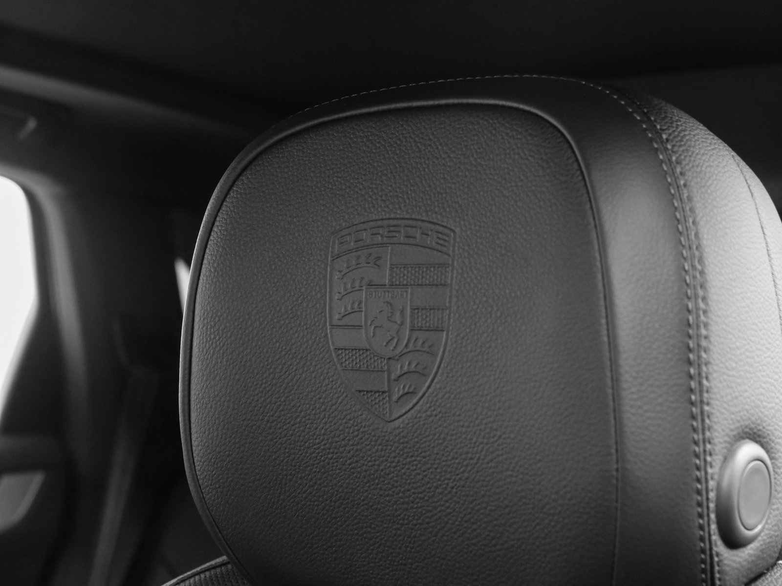Used 2025 Porsche Cayenne image 42