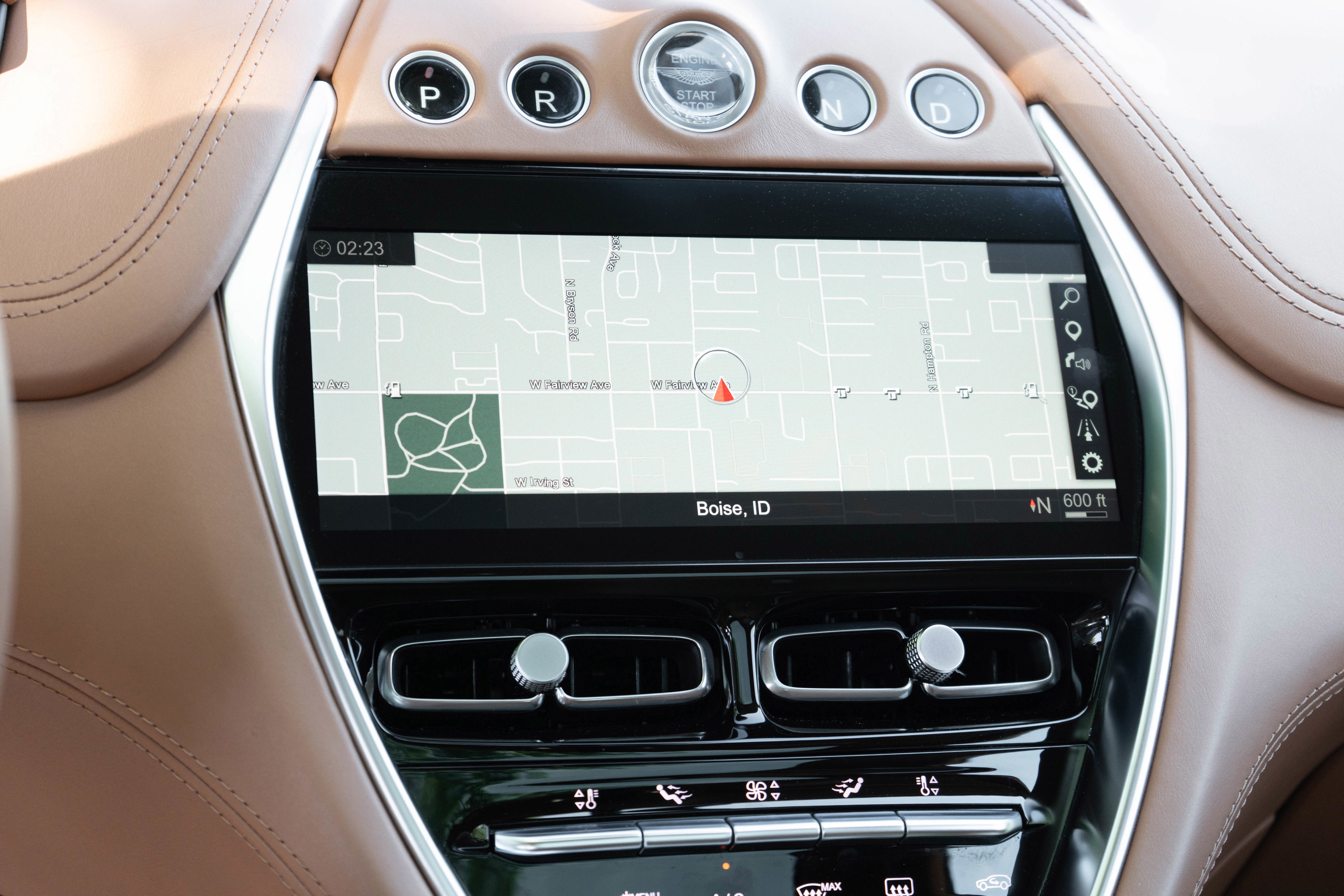 Used 2021 Aston Martin DBX AWD/4WD image 22