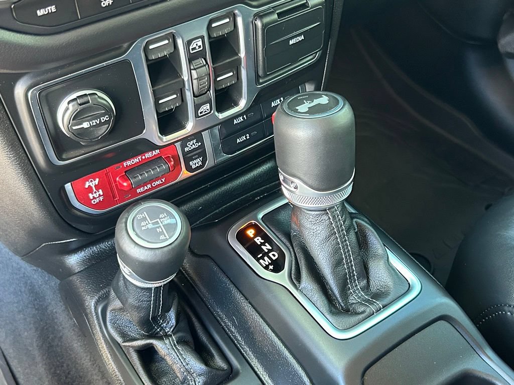 Used 2025 Jeep Wrangler Unlimited Rubicon AWD/4WD image 32