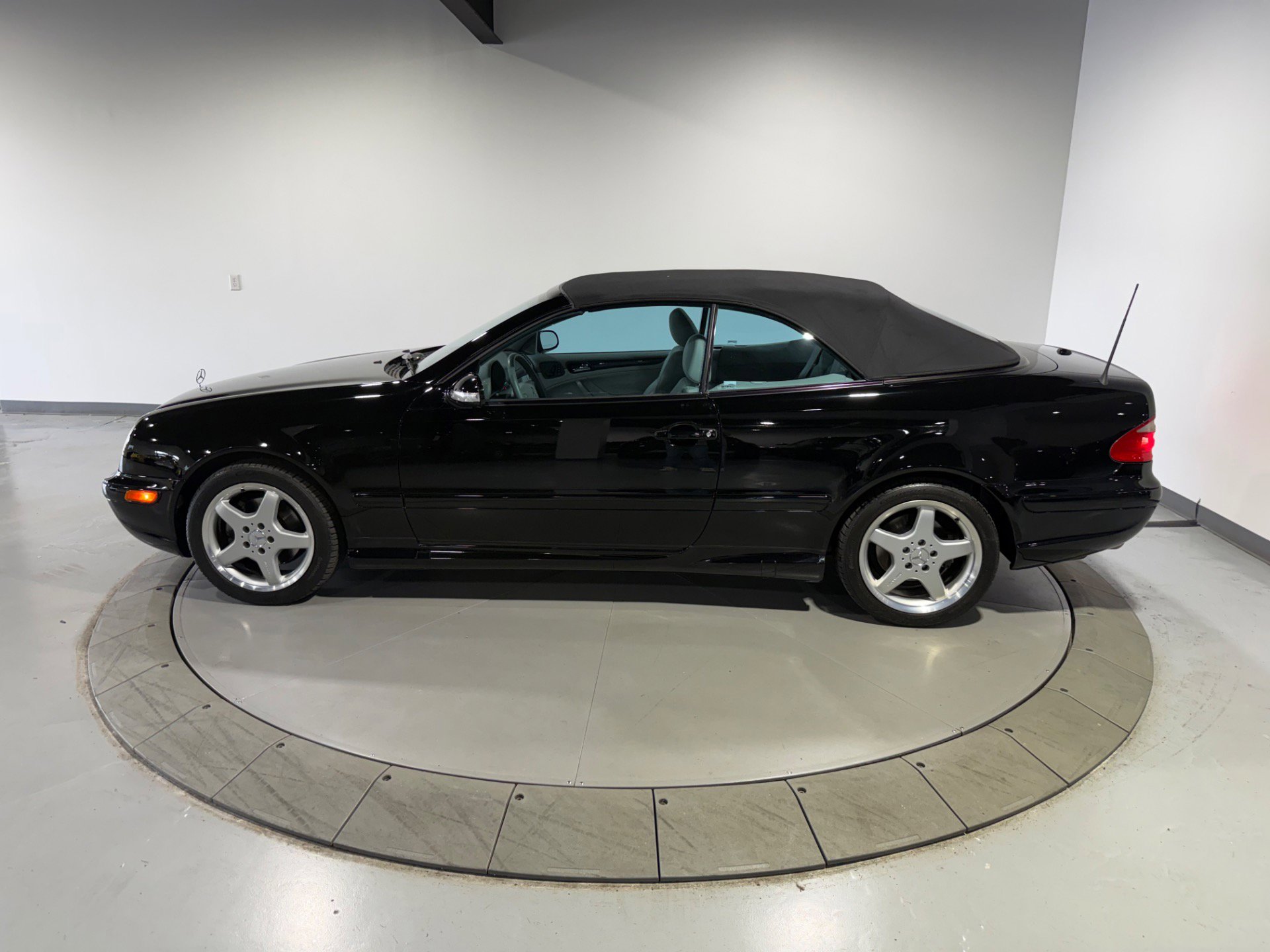 Used 2003 Mercedes-Benz CLK 430 Cabriolet w/ K4 Opt Pkg image 16