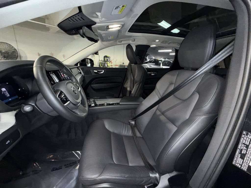 Used 2025 Volvo XC60 B5 Plus AWD/4WD image 2