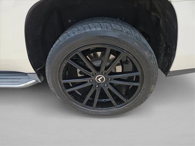 Used 2015 GMC Yukon Denali w/ Touring Package AWD/4WD image 9