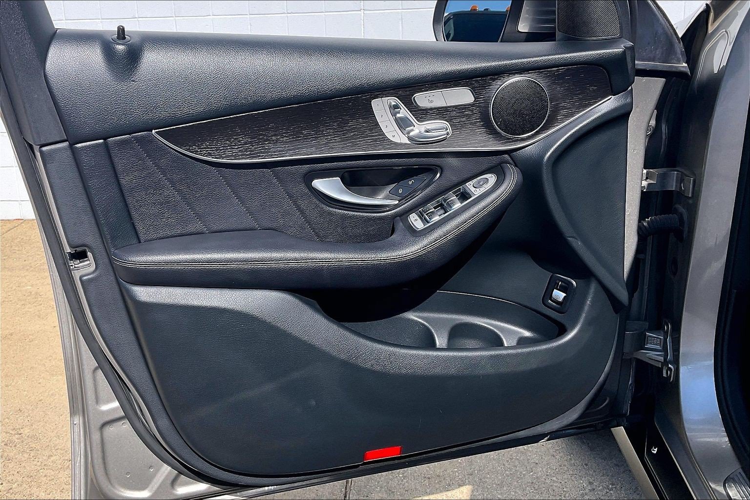 Used 2021 Mercedes-Benz GLC 300 4MATIC image 28