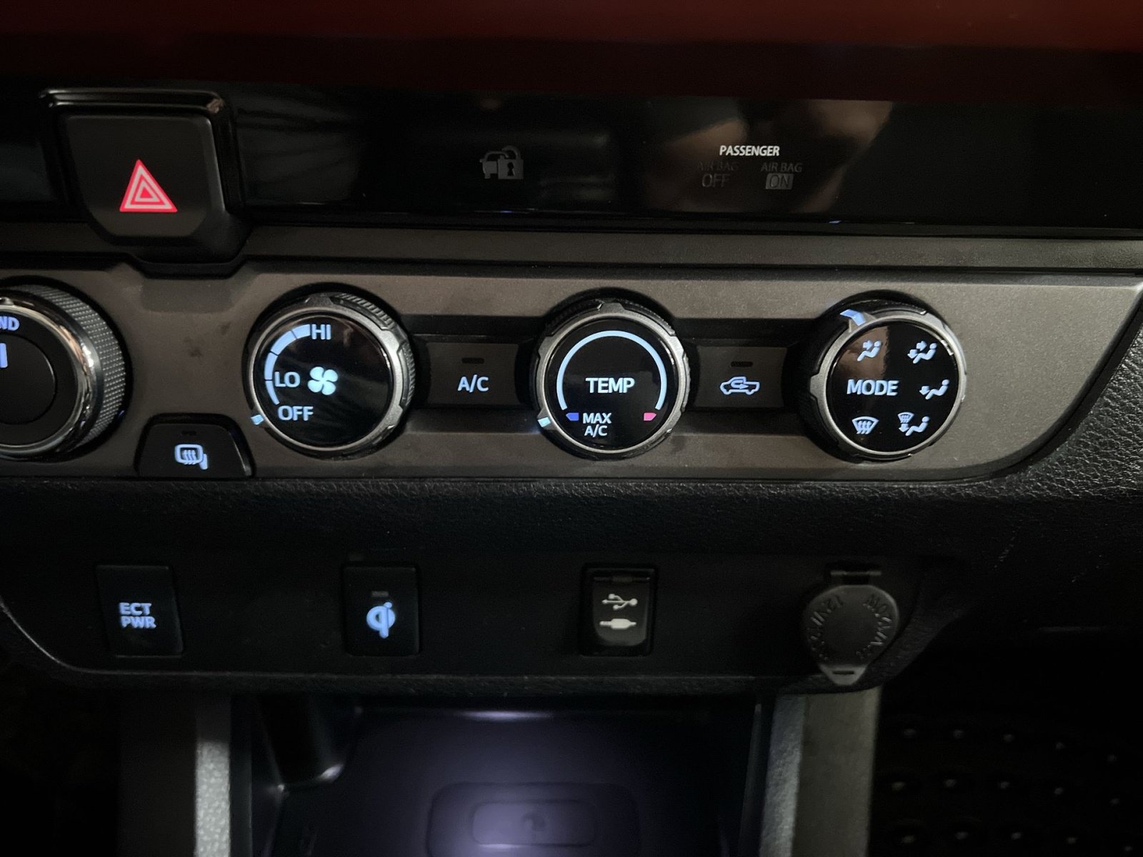 Used 2016 Toyota Tacoma TRD Sport w/ Towing Package AWD/4WD image 20