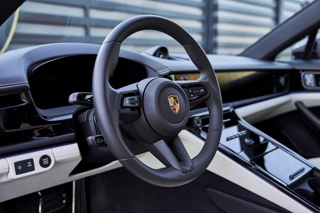 Used 2025 Porsche Panamera 4 w/ Premium Package image 42