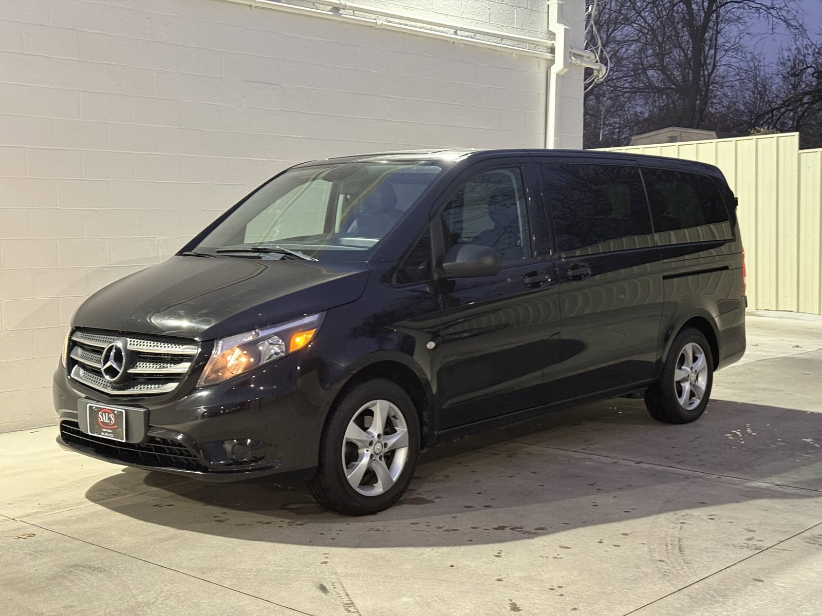 Used 2018 Mercedes-Benz Metris Passenger image 3