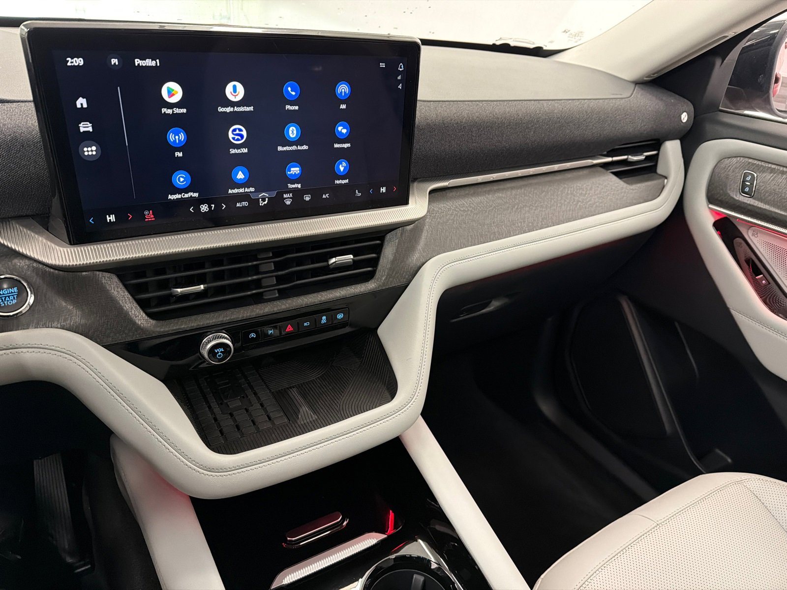 Used 2025 Ford Explorer Platinum w/ Ultimate Package image 26