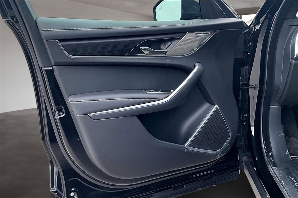 Certified 2025 Jaguar F-PACE R-Dynamic S image 18