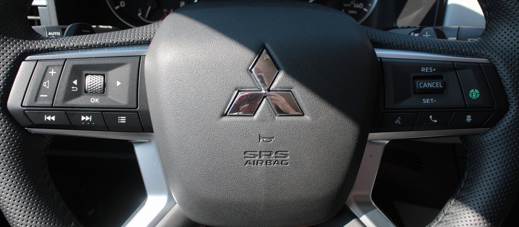 New 2025 Mitsubishi Outlander SE image 14