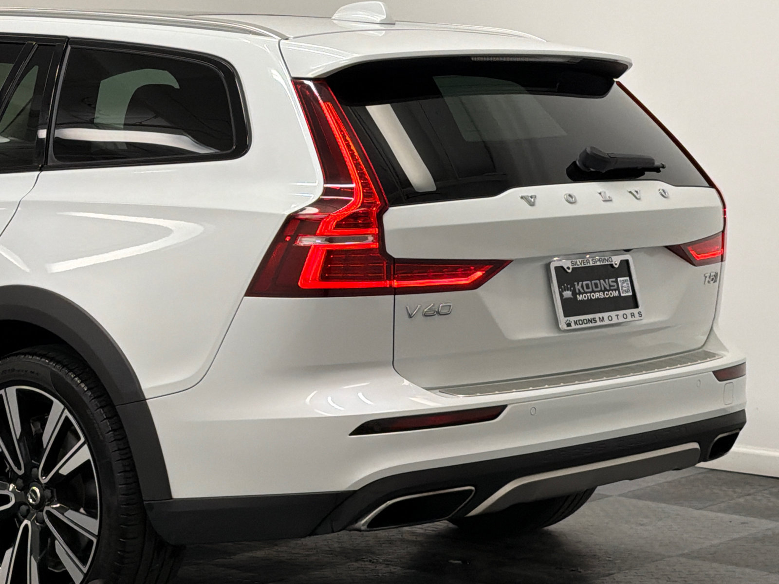 Used 2020 Volvo V60 T5 Cross Country w/ Cross Country Pro Package AWD/4WD image 7