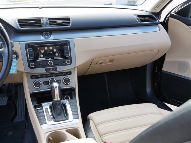 Used 2013 Volkswagen CC Lux image 23