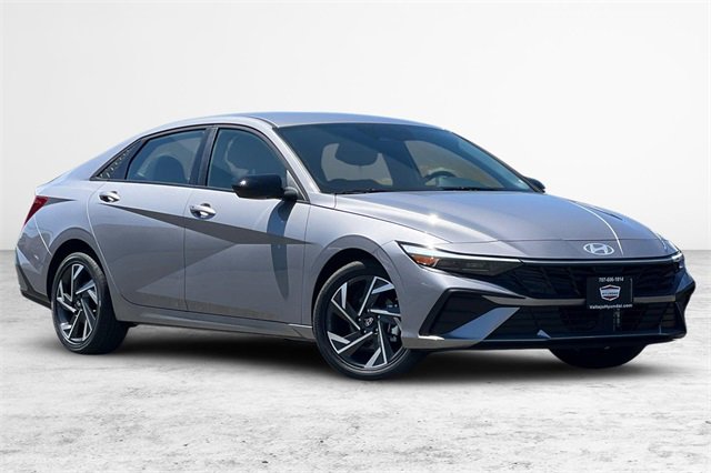 New 2025 Hyundai Elantra SEL image 1