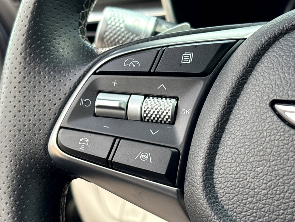 Used 2025 Genesis G70 2.5T image 14