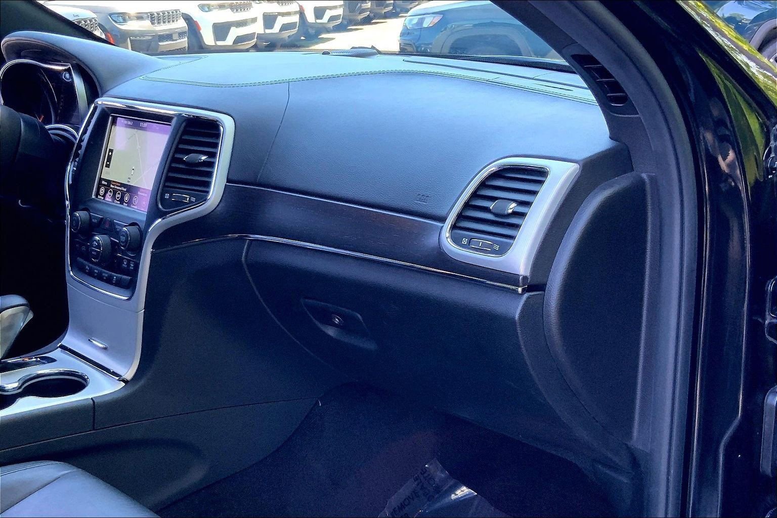 Used 2018 Jeep Grand Cherokee Limited AWD/4WD image 15
