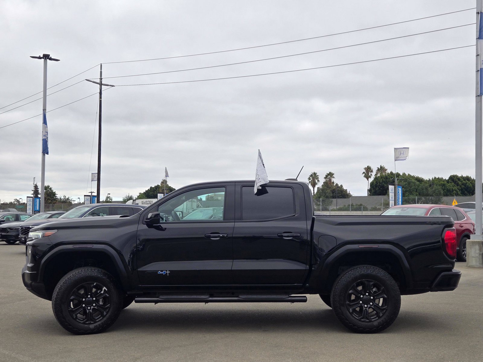 Used 2023 GMC Canyon AT4 AWD/4WD image 4
