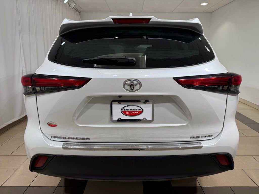 Certified 2022 Toyota Highlander XLE image 4