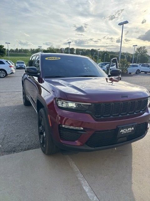Used 2025 Jeep Grand Cherokee Limited w/ Black Appearance Package image 4