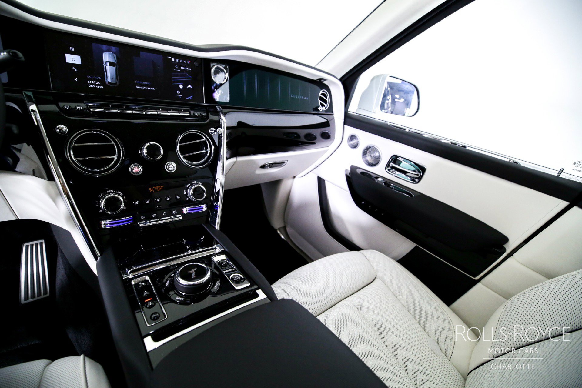 Certified 2025 Rolls-Royce Cullinan image 16