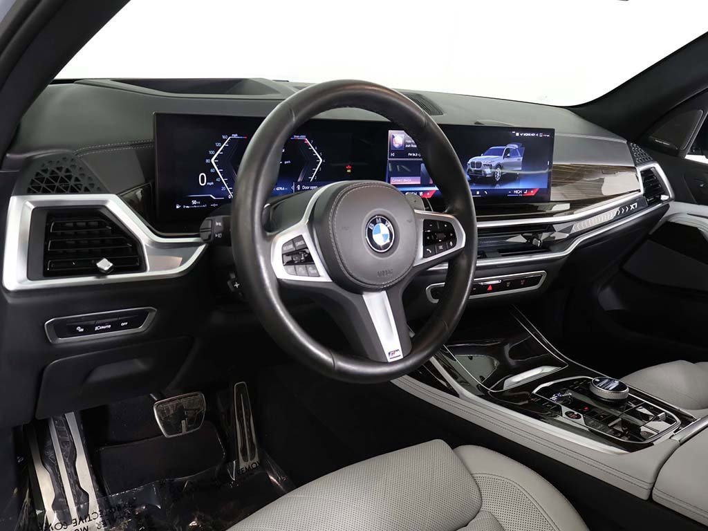 Used 2024 BMW X7 xDrive40i w/ Executive Package image 31
