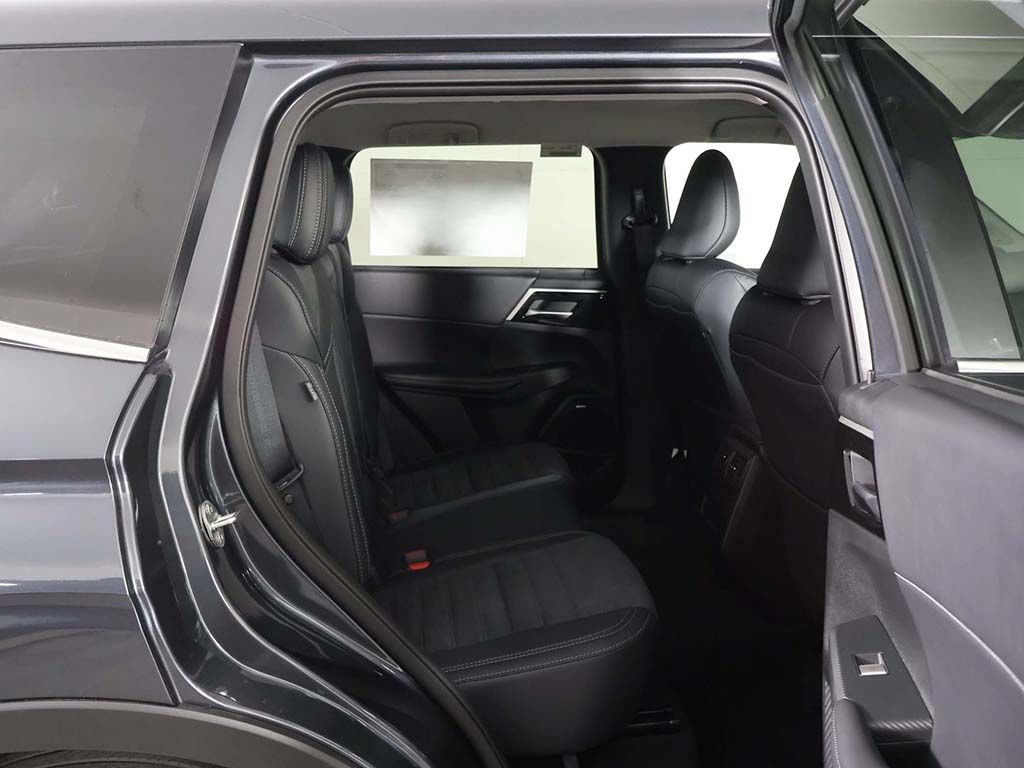 New 2026 Mitsubishi Outlander SE FWD image 32