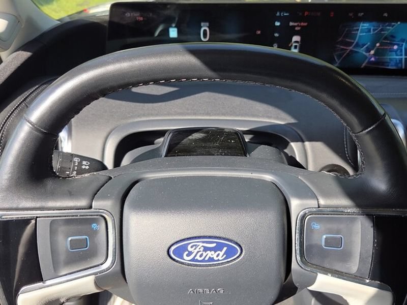 Used 2025 Ford Expedition Platinum AWD/4WD image 25