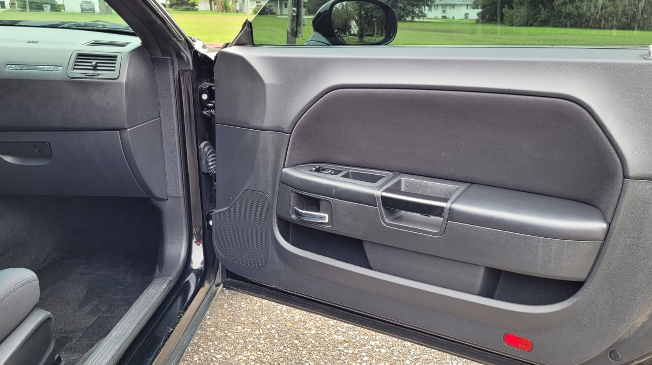 Used 2014 Dodge Challenger SXT image 16