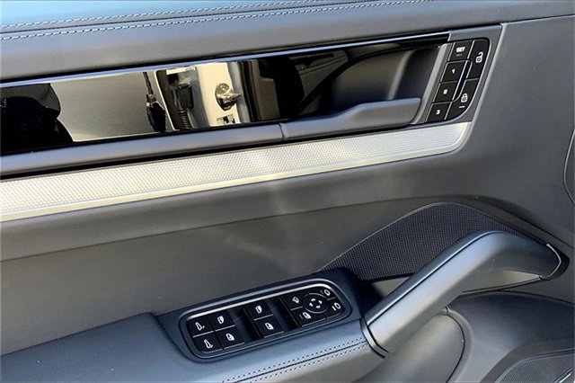 New 2025 Porsche Cayenne Coupe image 28