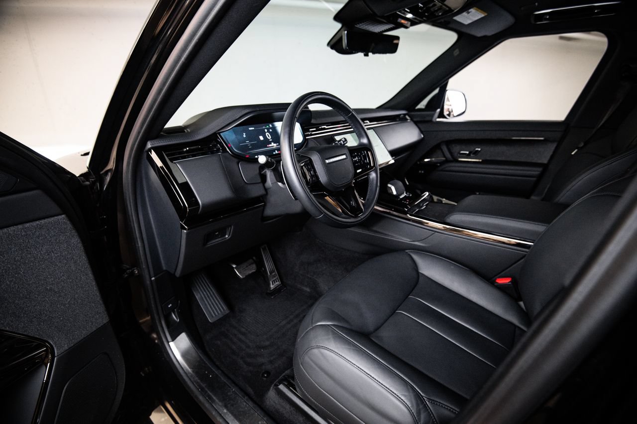 Used 2024 Land Rover Range Rover Sport Dynamic SE AWD/4WD image 4