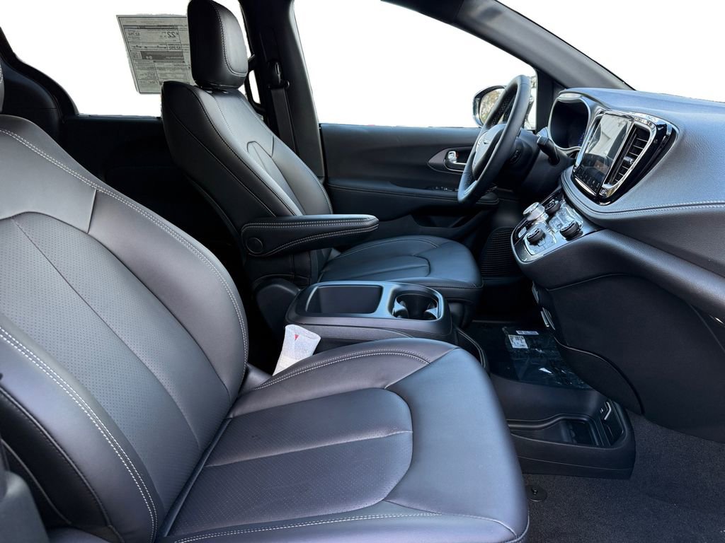 New 2026 Chrysler Pacifica Select image 15