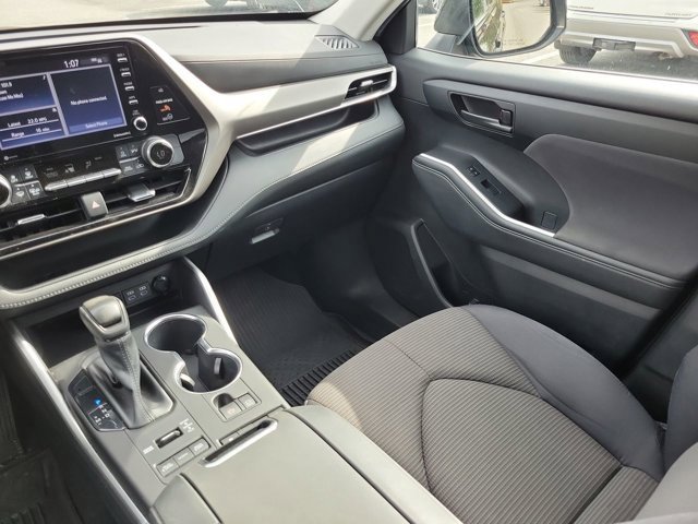 Used 2022 Toyota Highlander L image 3